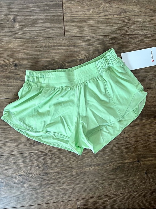 lululemon athletica Pants - Lululemon Hotty Hot Low-Rise Lined Short 2.5" Kale Krush NWT Size 6
